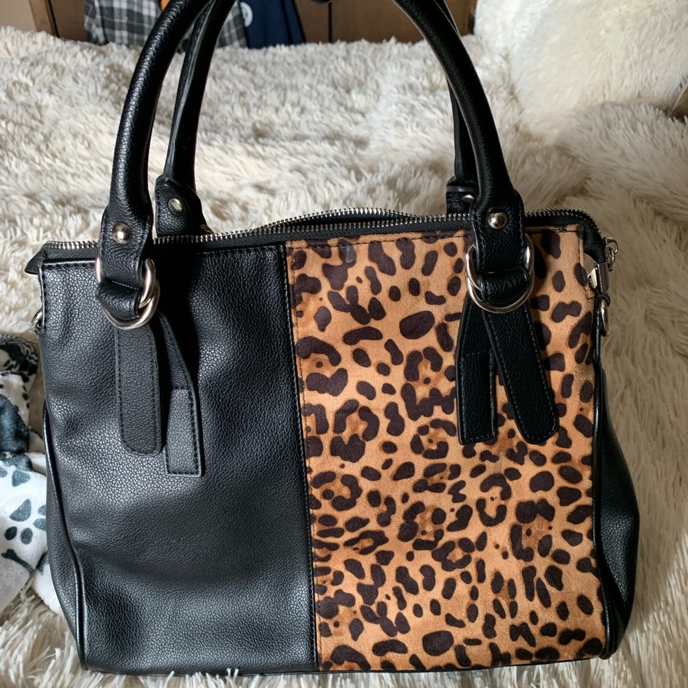PU leather handbag black/leopard w silver trim and feet. No shoulder strap NWOT